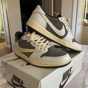 Nike Jordan 1 Low - Travis Scott Reverse Mocha 8.5
